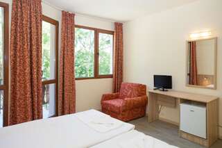 Отель Bisser Hotel - Free Parking - Free Pool Access Балчик Comfort Twin Room with Balcony (No Air Conditioning)-4